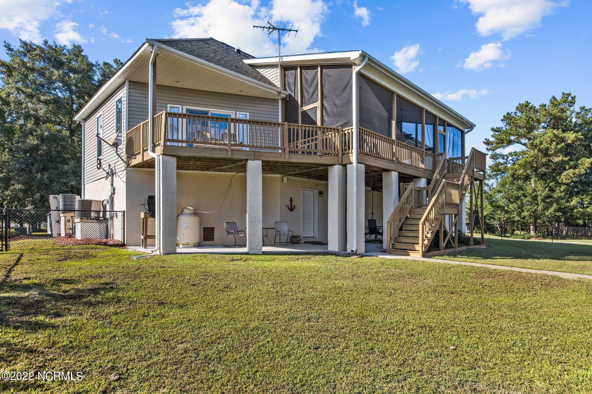 108 Overlook Road Chocowinity, NC 27817 - Photo 3 of 55 3-web-or-mls-IMGL7310