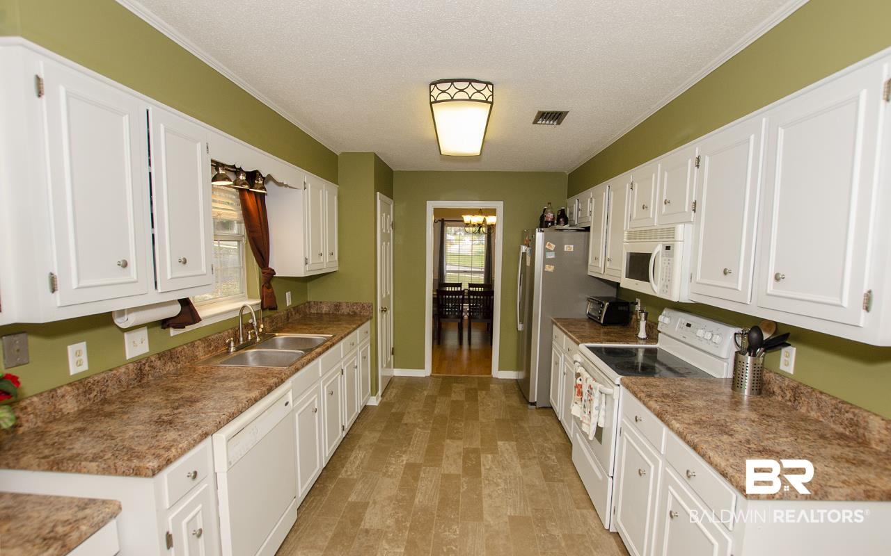 2804 Brookside Drive Mobile, AL 36693 - Photo 11 of 27 Kitchen