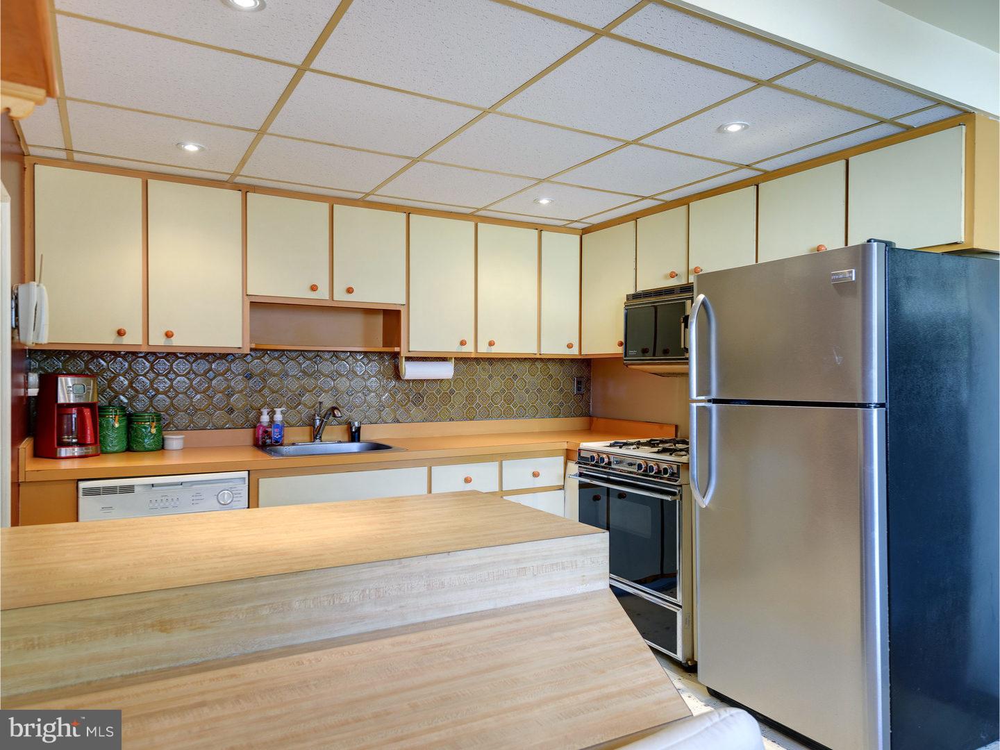 9740 Susan Road Philadelphia, PA 19115 - Photo 11 of 25 Kitchen