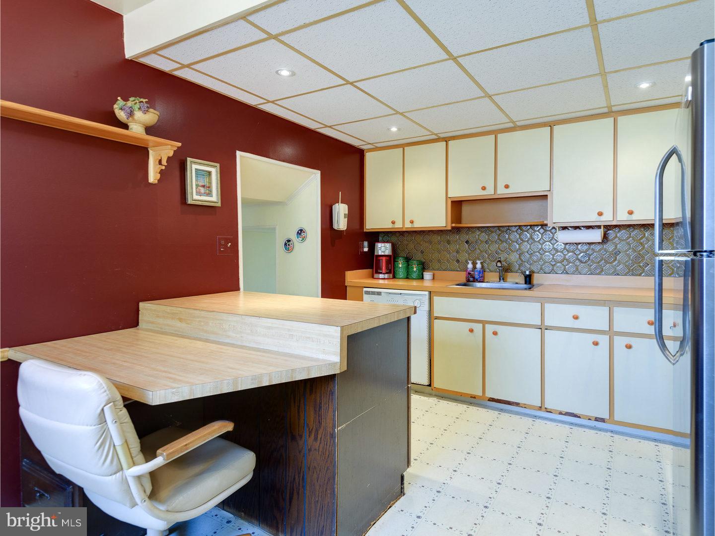 9740 Susan Road Philadelphia, PA 19115 - Photo 12 of 25 Kitchen