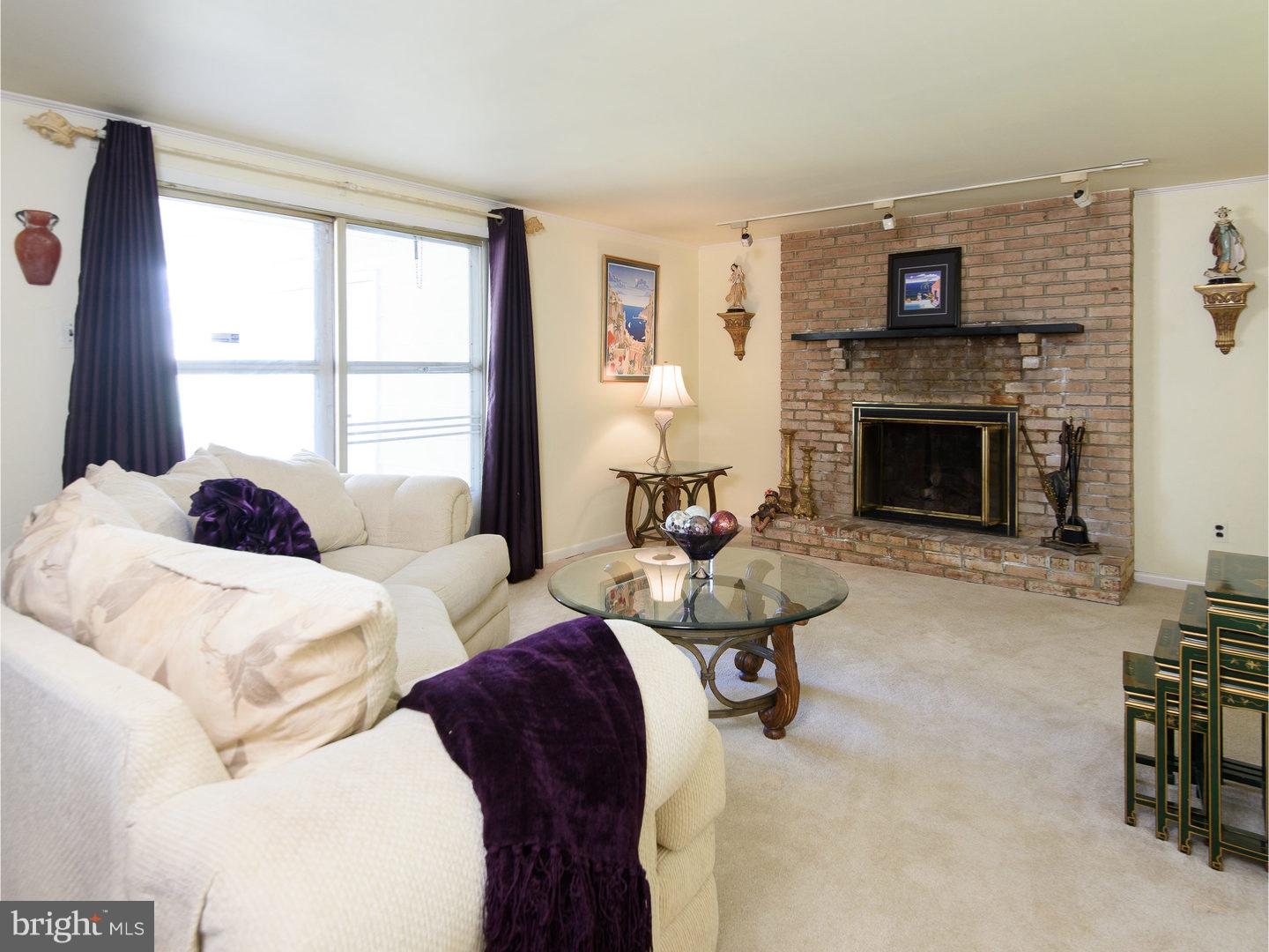 9740 Susan Road Philadelphia, PA 19115 - Photo 15 of 25 Family Room
