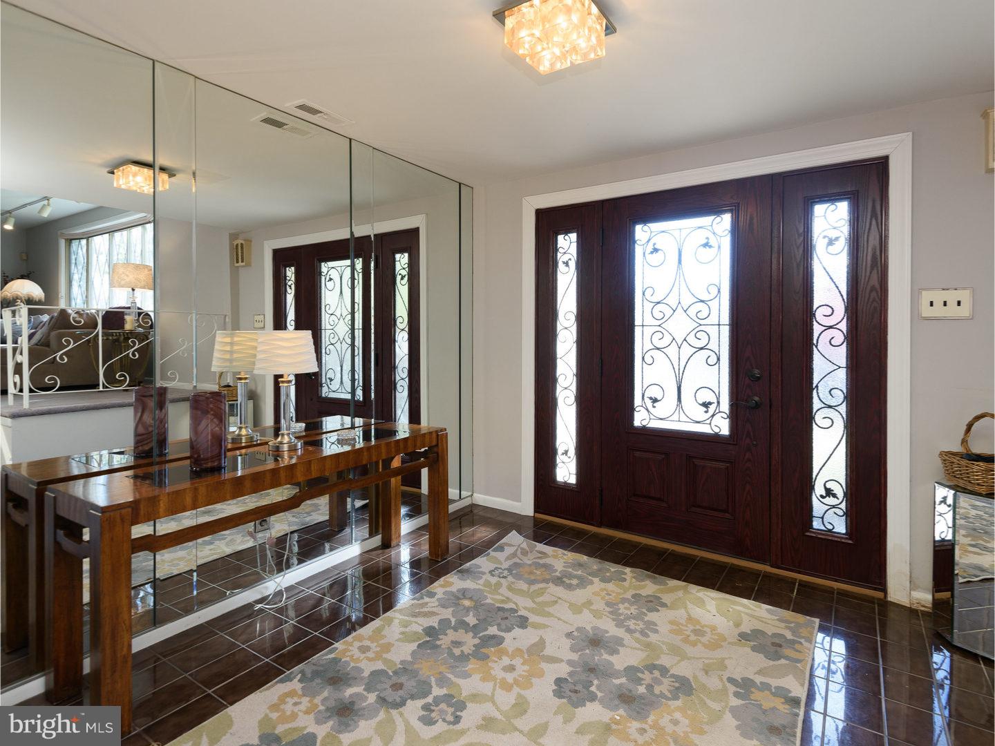 9740 Susan Road Philadelphia, PA 19115 - Photo 3 of 25 Foyer
