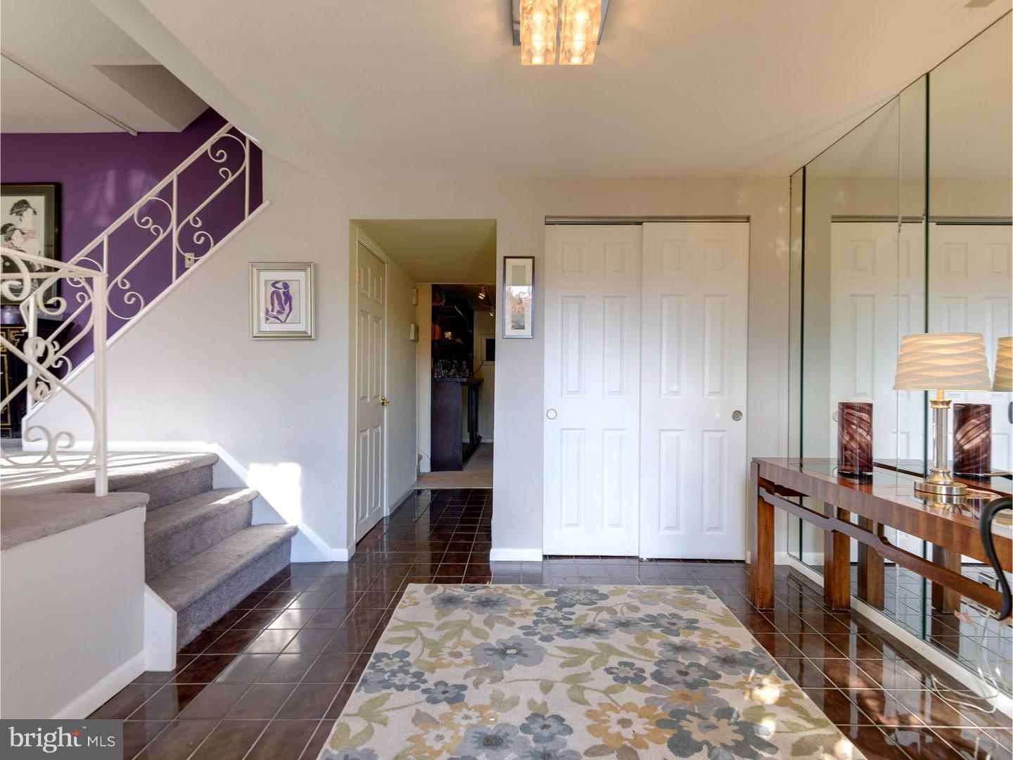9740 Susan Road Philadelphia, PA 19115 - Photo 5 of 25 Foyer