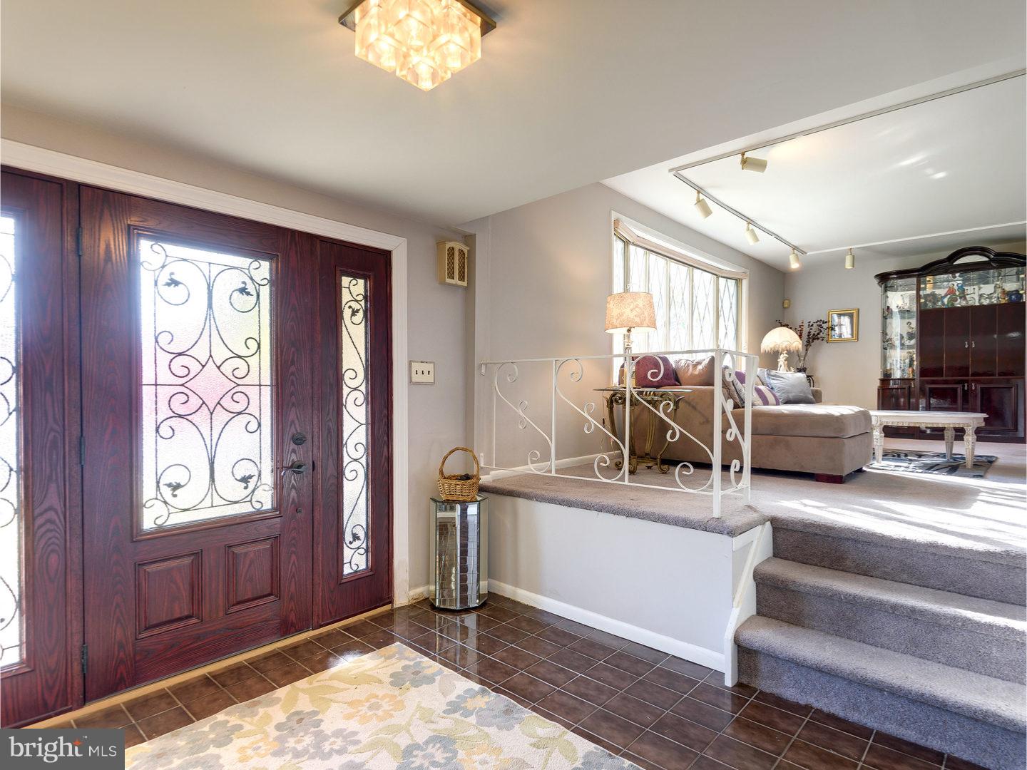 9740 Susan Road Philadelphia, PA 19115 - Photo 6 of 25 Foyer