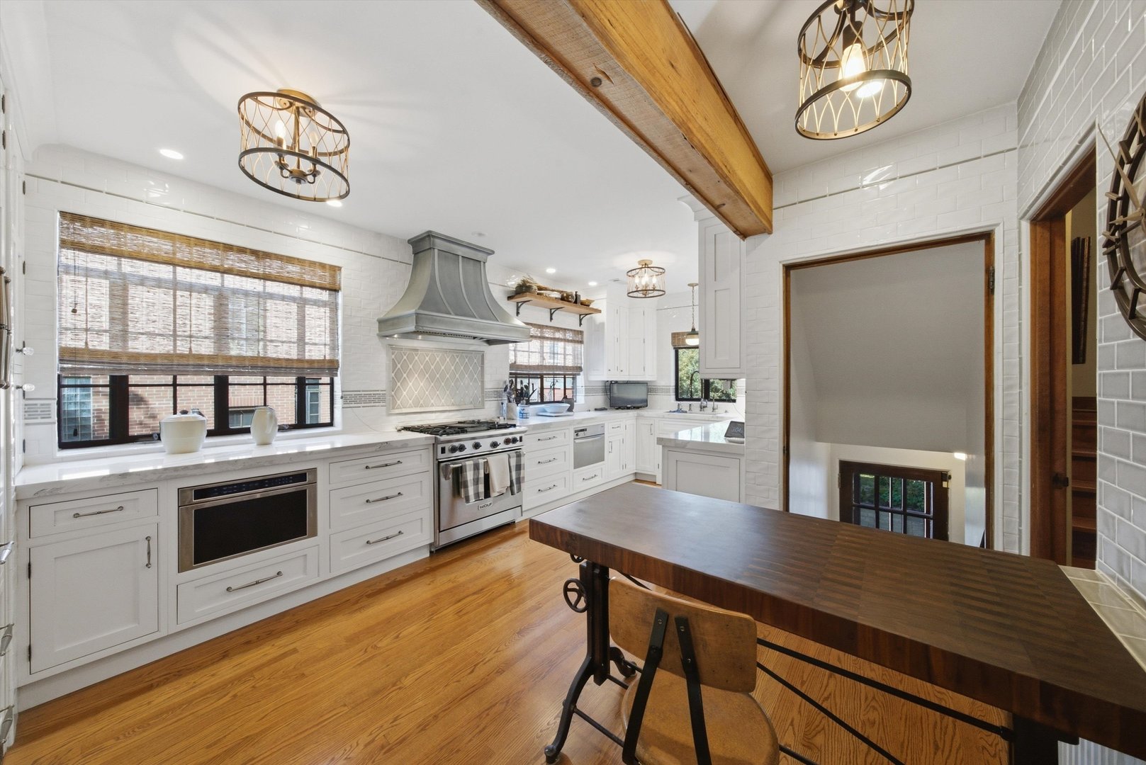 327 Selborne Road Riverside, IL 60546 - Photo 5 of 40 Gallery Image 5