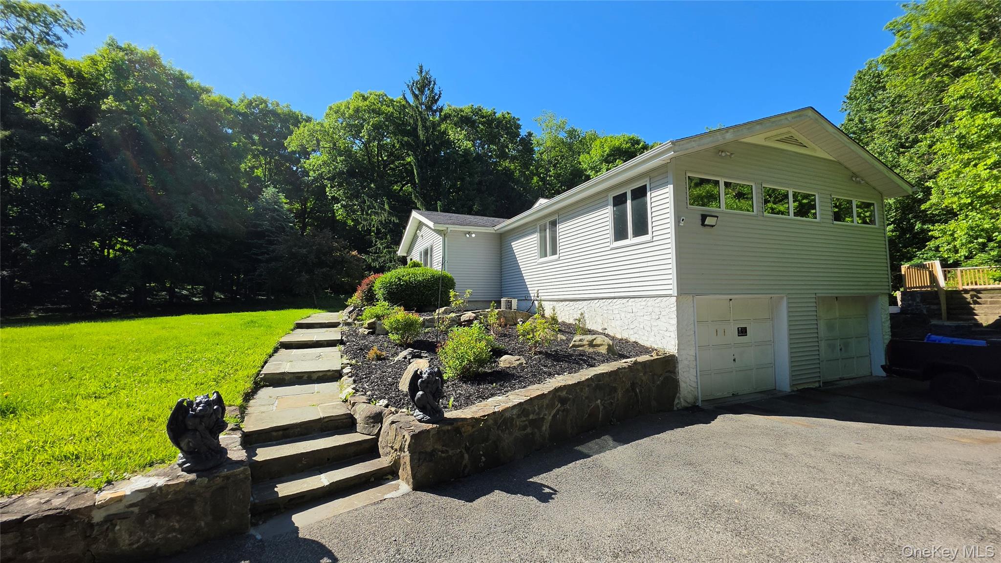 54 Allapartus Road Ossining, NY 10562 - Photo 2 of 28