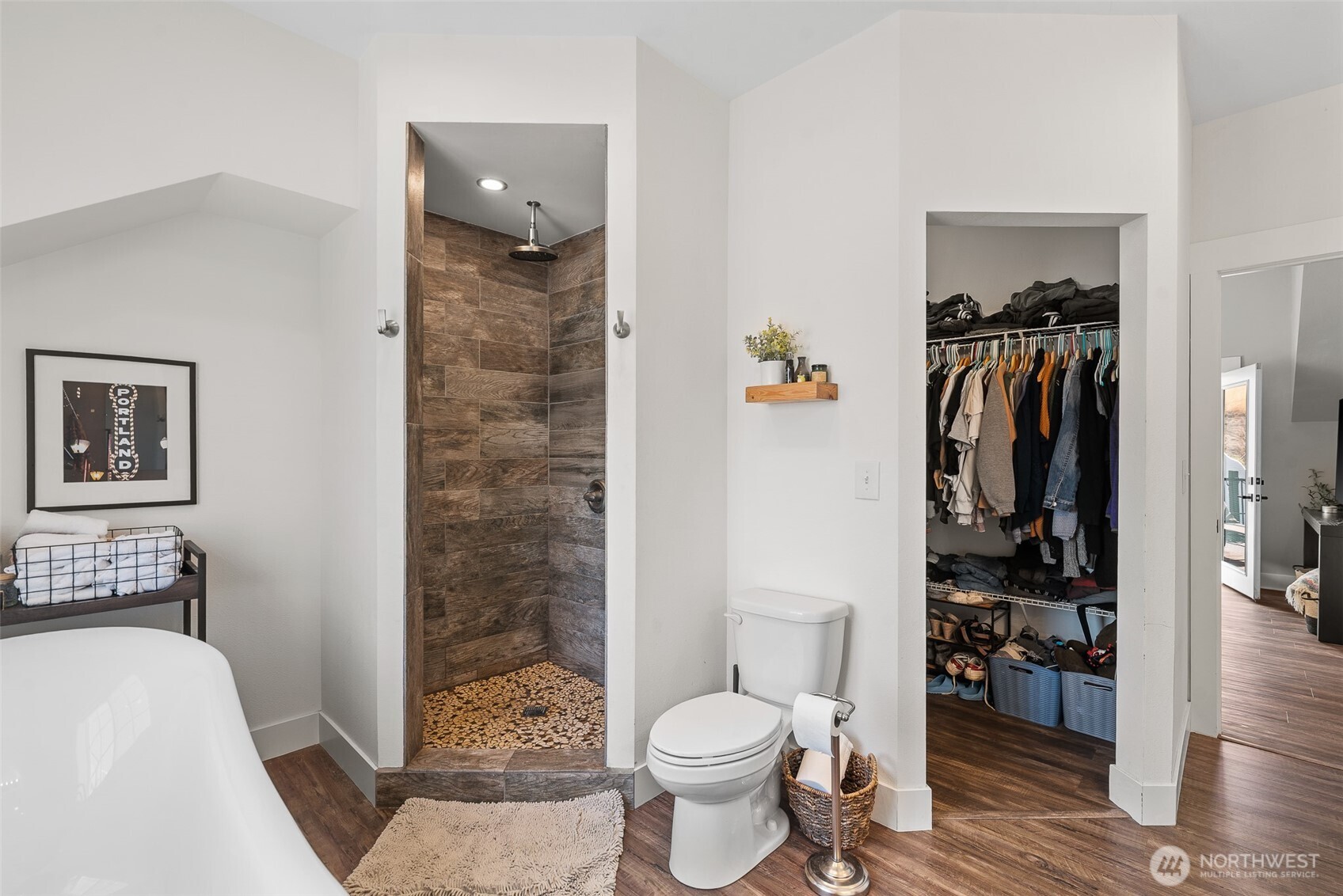 1020 Joni Lane Wenatchee, WA 98801 - Photo 17 of 40 a bathroom with a toilet and a shower