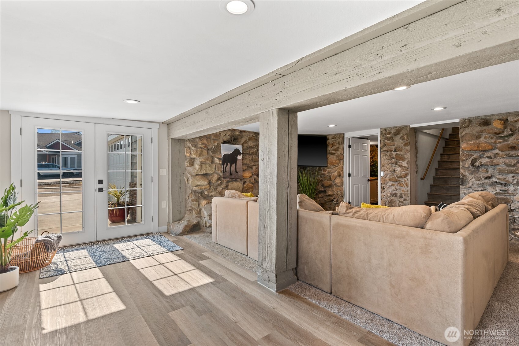 1020 Joni Lane Wenatchee, WA 98801 - Photo 30 of 40 a living room with furniture and a large window