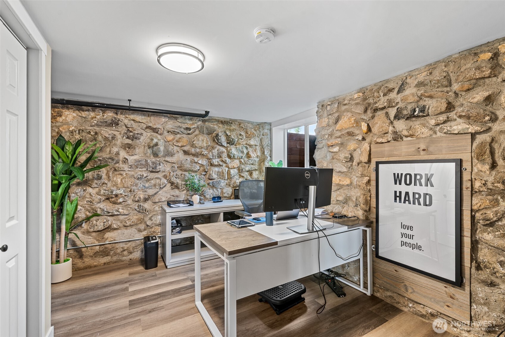 1020 Joni Lane Wenatchee, WA 98801 - Photo 31 of 40 a view of a workspace with furniture