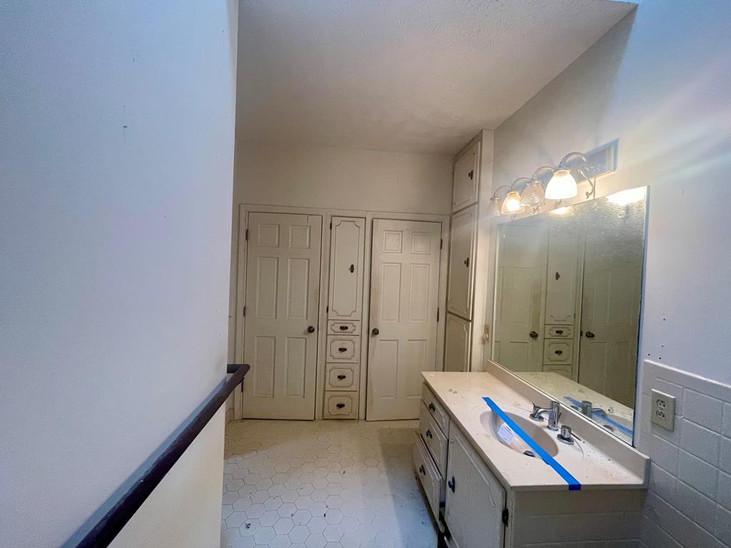 574 Old Chipley Road Pine Mountain, GA 31822 - Photo 21 of 61 a bathroom with a double vanity sink and mirror
