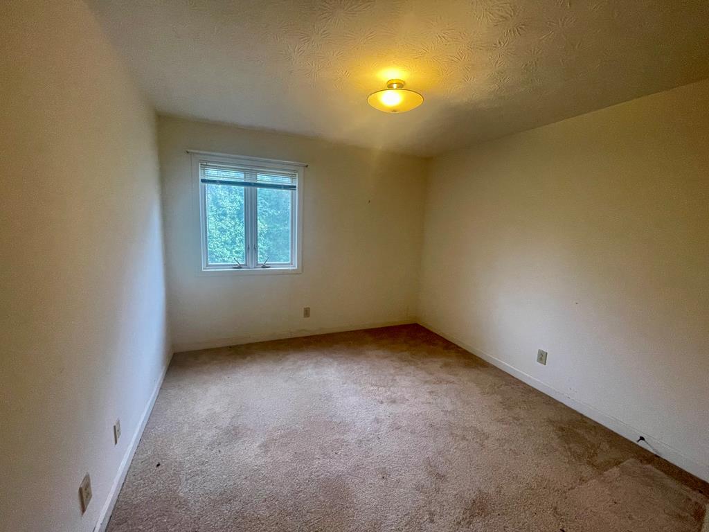 574 Old Chipley Road Pine Mountain, GA 31822 - Photo 30 of 61 an empty room with a window
