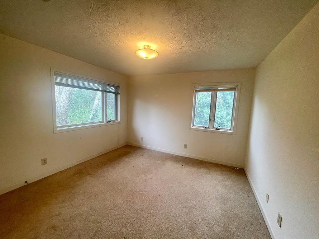 574 Old Chipley Road Pine Mountain, GA 31822 - Photo 33 of 61 an empty room with windows