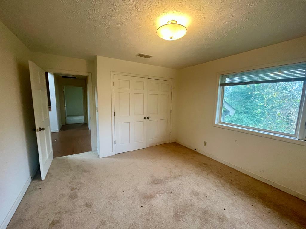 574 Old Chipley Road Pine Mountain, GA 31822 - Photo 35 of 61 an empty room with a window and closet