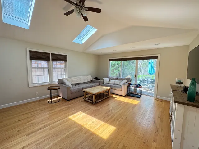 $449,000 | 630 South Dryden Place, Arlington Heights, IL 60005