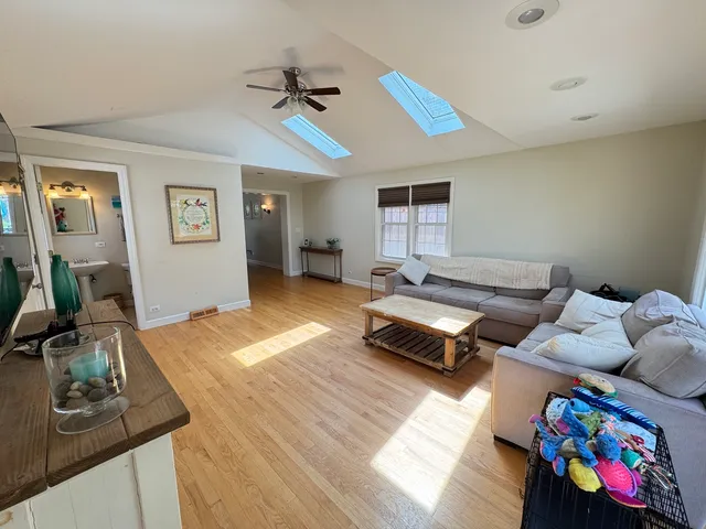 $449,000 | 630 South Dryden Place, Arlington Heights, IL 60005