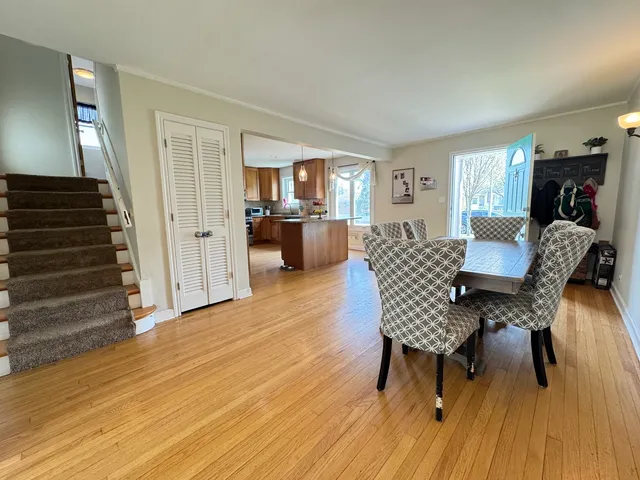 $449,000 | 630 South Dryden Place, Arlington Heights, IL 60005