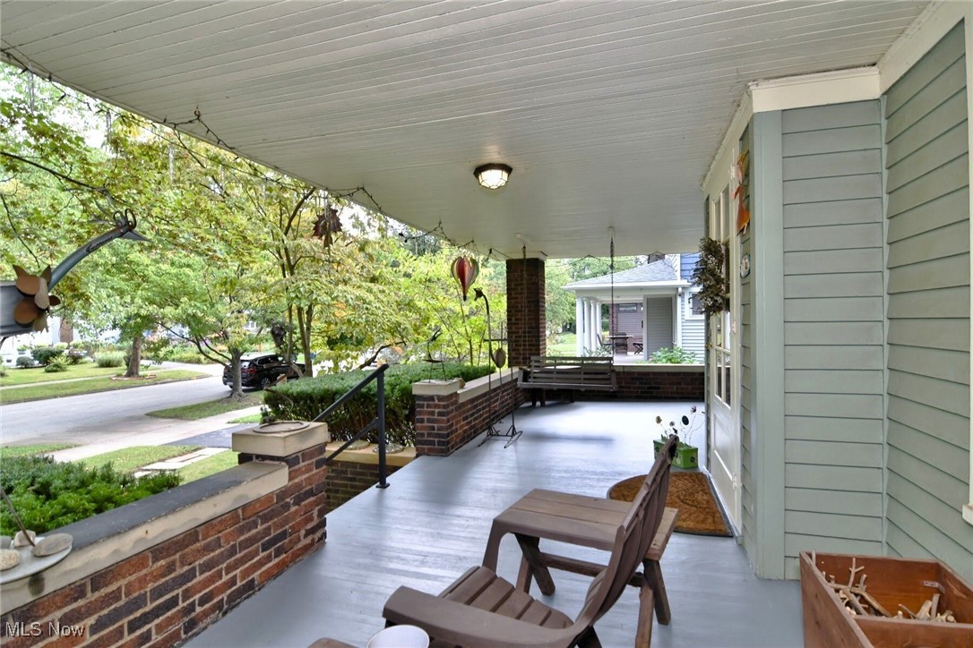 2984 Corydon Road Cleveland, OH 44118 - Photo 3 of 39 Front Porch
