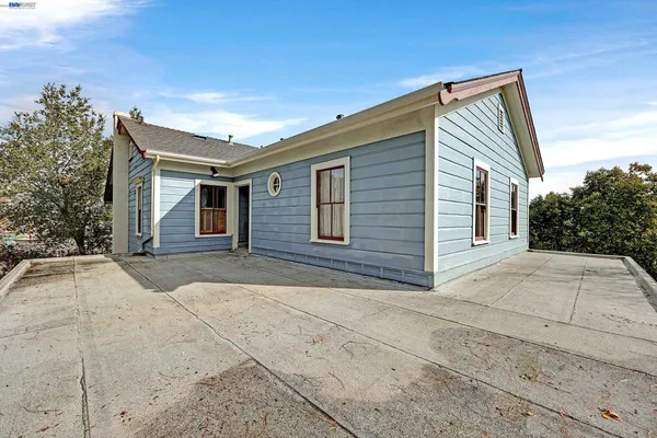 $1,749,000 | 2211 College Avenue, Livermore, CA 94550