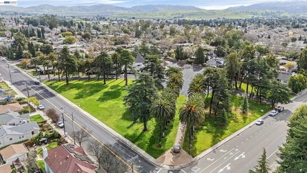 $1,749,000 | 2211 College Avenue, Livermore, CA 94550