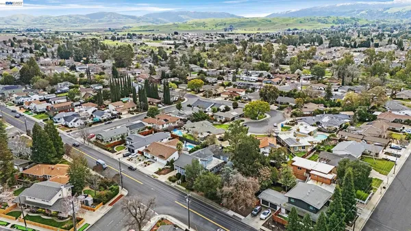 $1,749,000 | 2211 College Avenue, Livermore, CA 94550