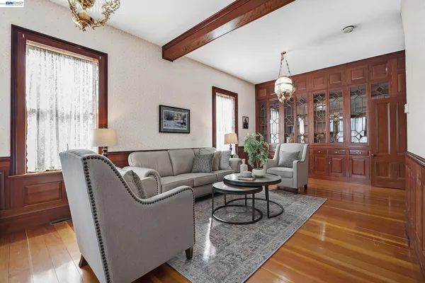 $1,749,000 | 2211 College Avenue, Livermore, CA 94550