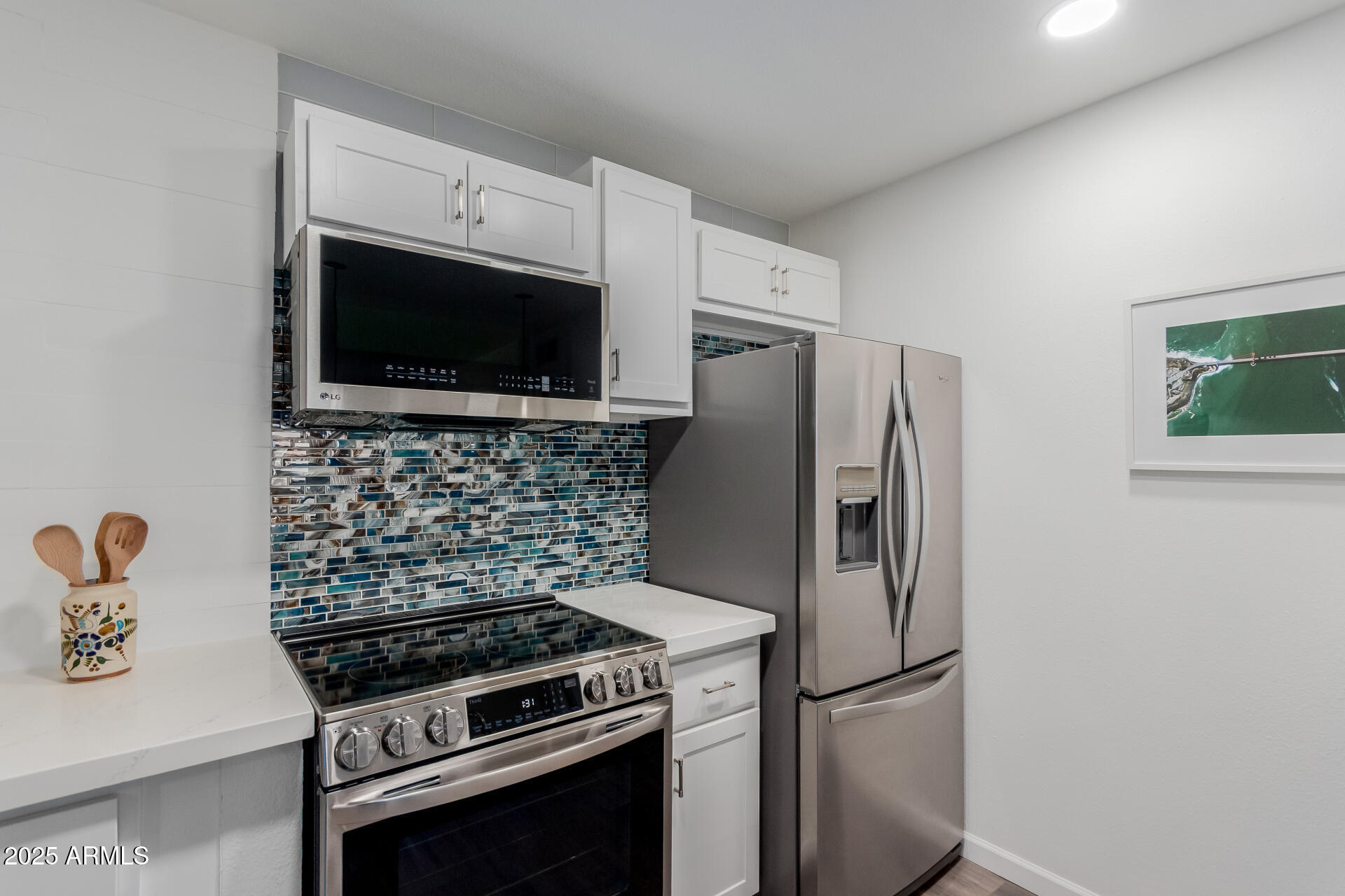 5525 East Thomas Road, Unit M12 Phoenix, AZ 85018 - Photo 4 of 42 Kitchen