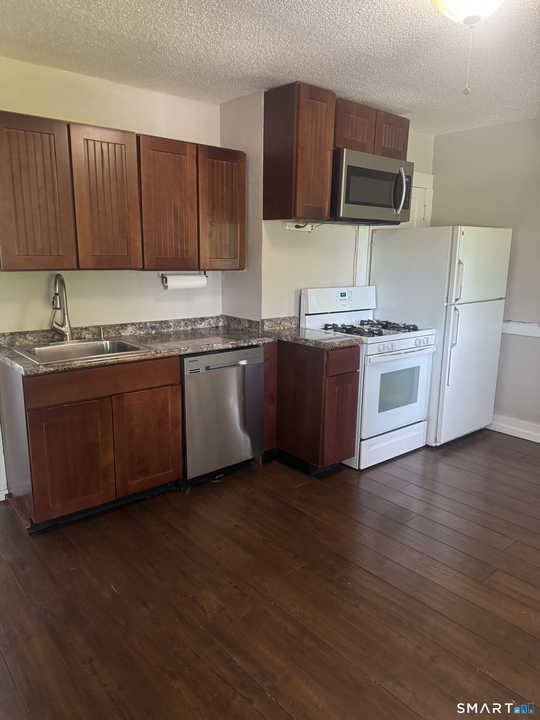 445 New Britain Road, Unit 3 Berlin, CT 06037 - Photo 3 of 32