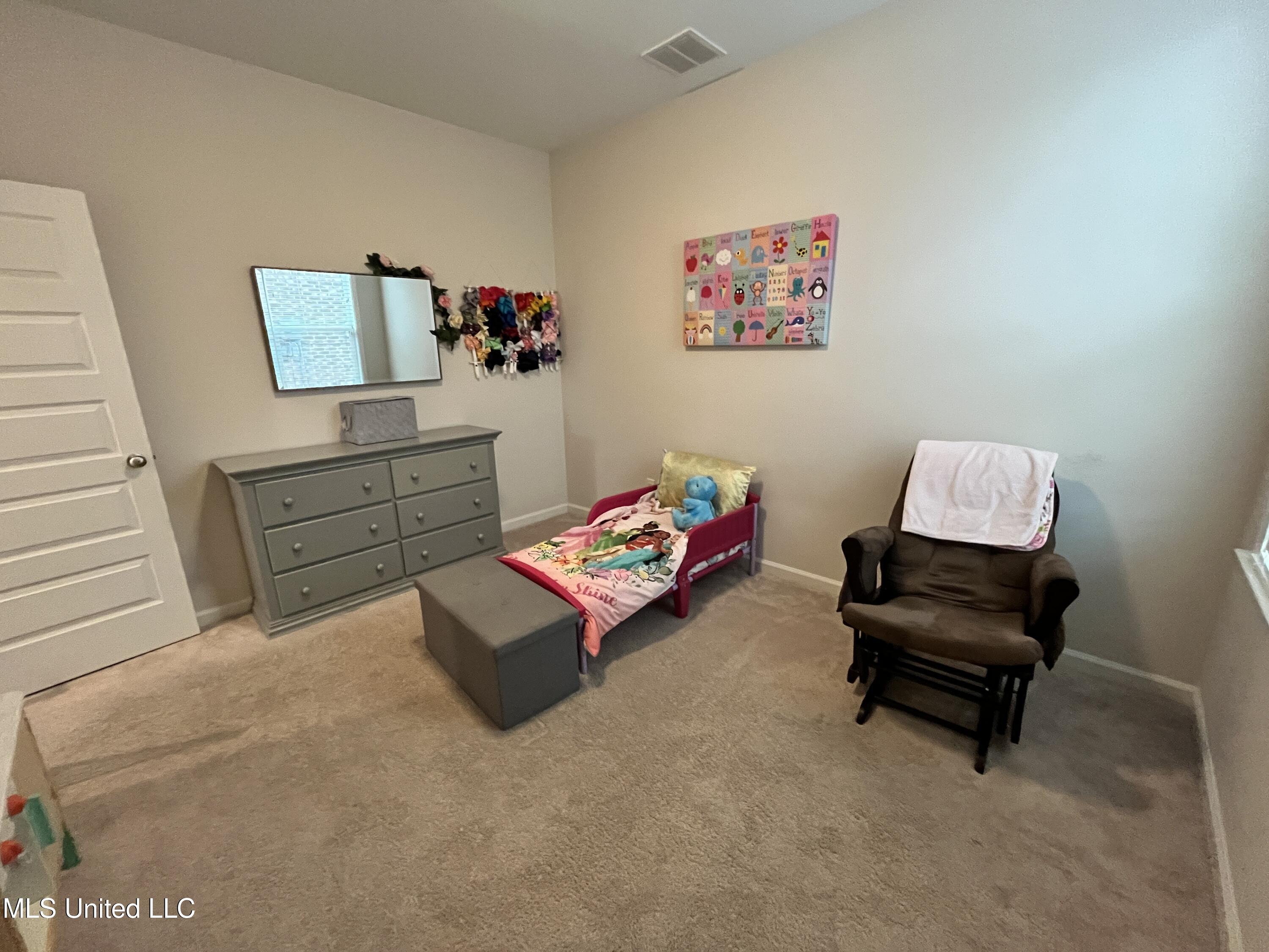 7276 Edgewater Drive Olive Branch, MS 38654 - Photo 11 of 41 20260121_193841991_iOS