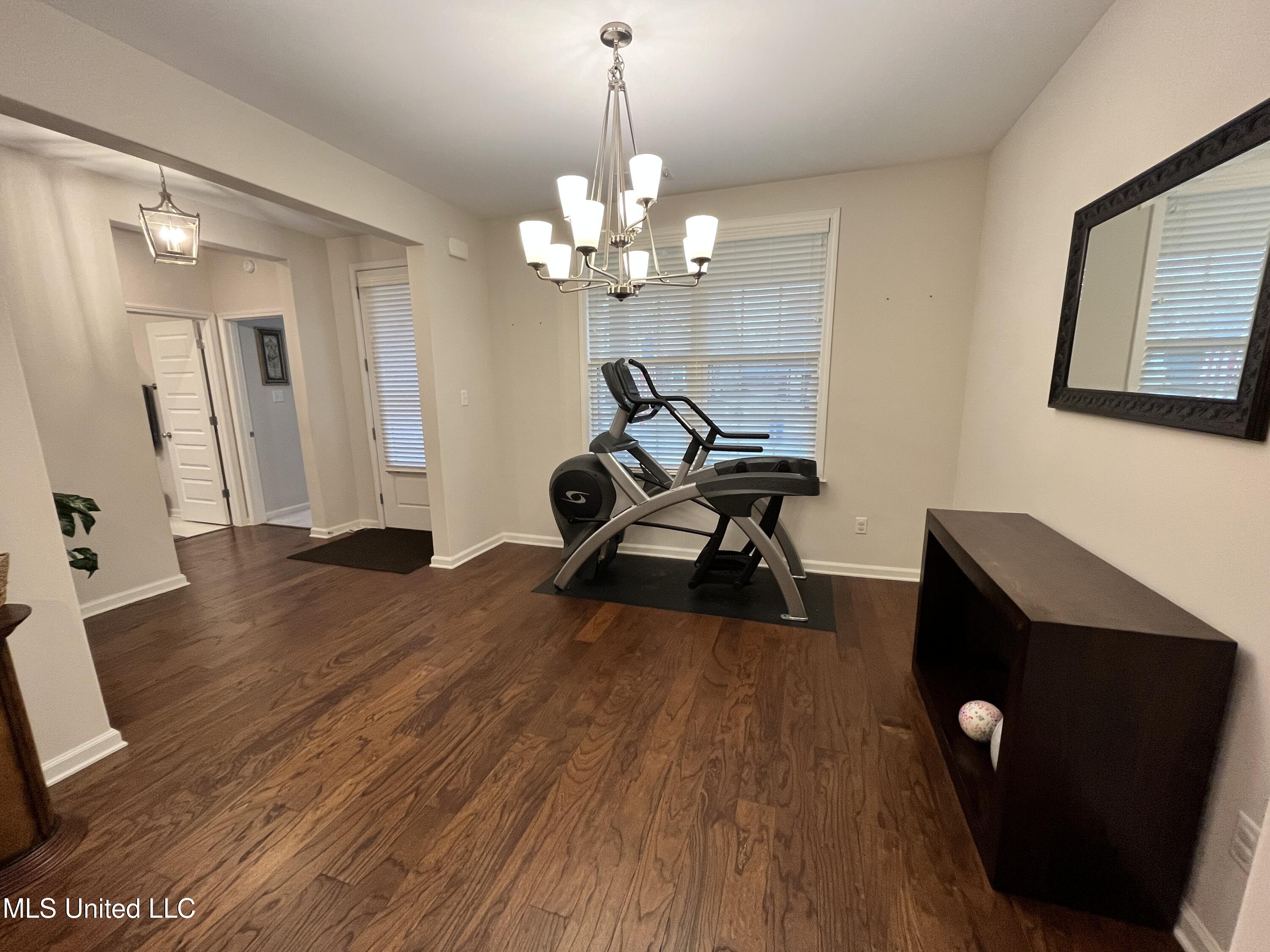 7276 Edgewater Drive Olive Branch, MS 38654 - Photo 14 of 41 20260121_193614299_iOS