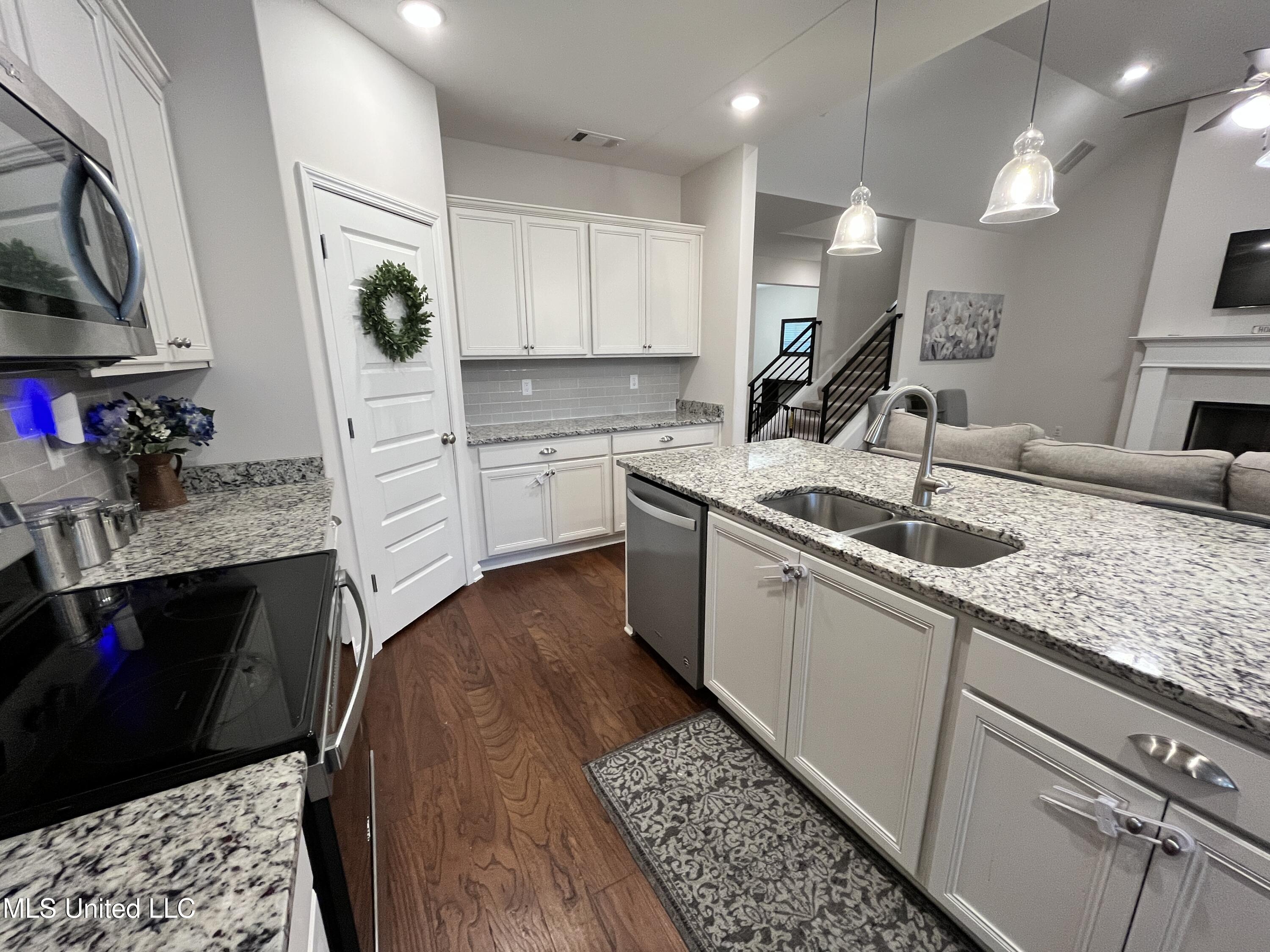 7276 Edgewater Drive Olive Branch, MS 38654 - Photo 18 of 41 20260121_194654826_iOS