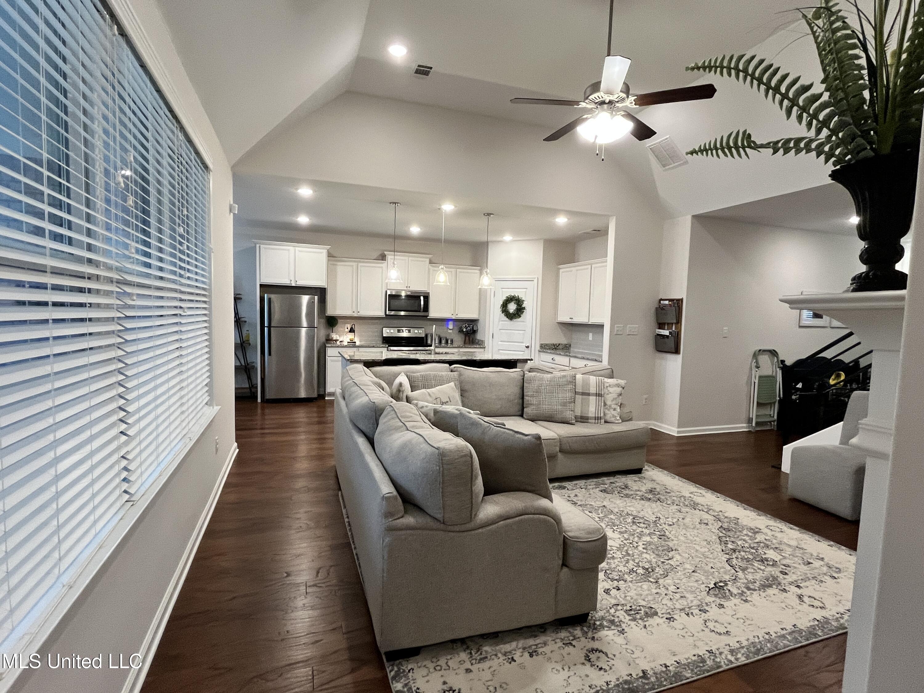 7276 Edgewater Drive Olive Branch, MS 38654 - Photo 20 of 41 20260121_194757686_iOS