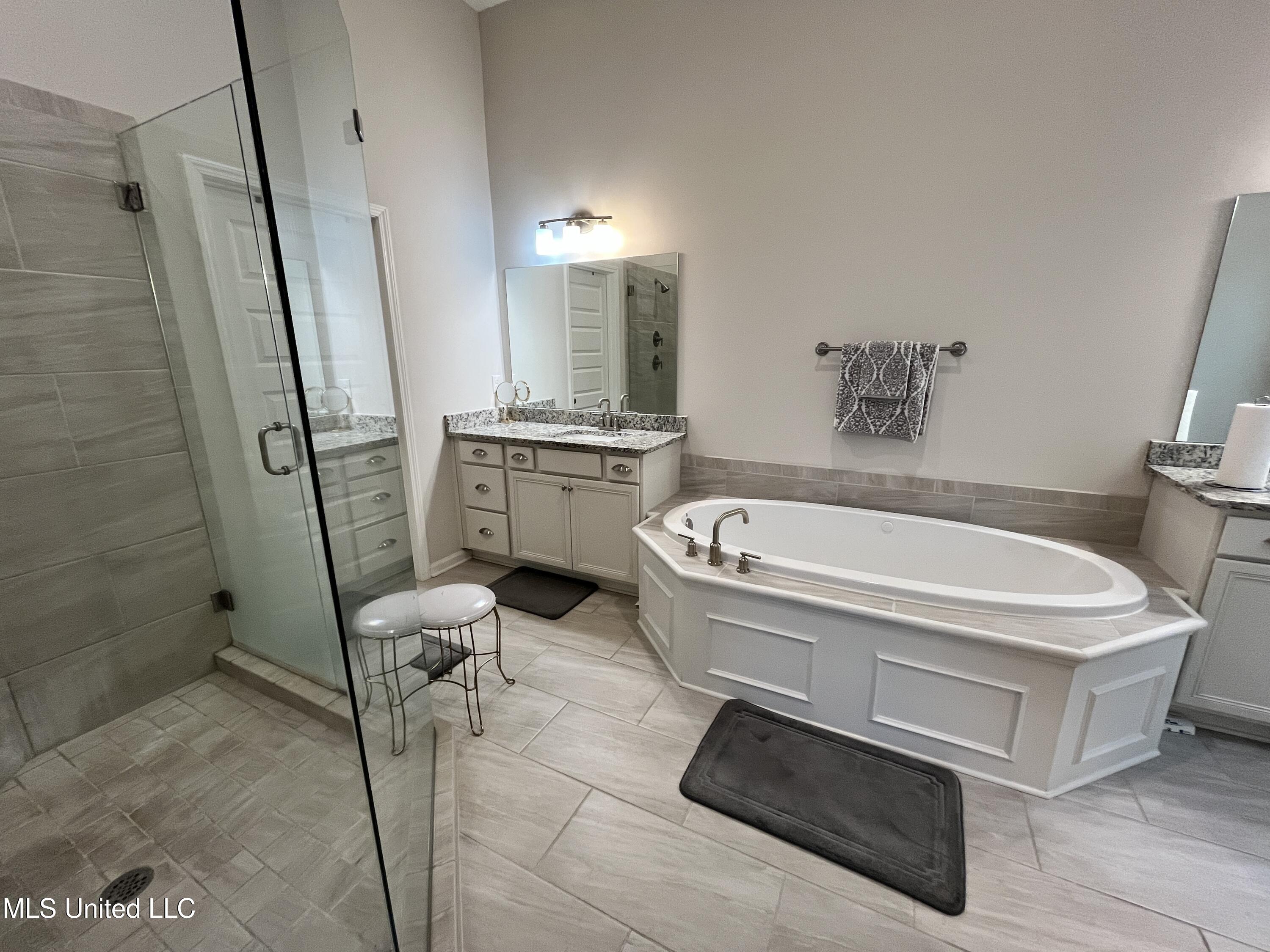 7276 Edgewater Drive Olive Branch, MS 38654 - Photo 24 of 41 20260121_195129218_iOS