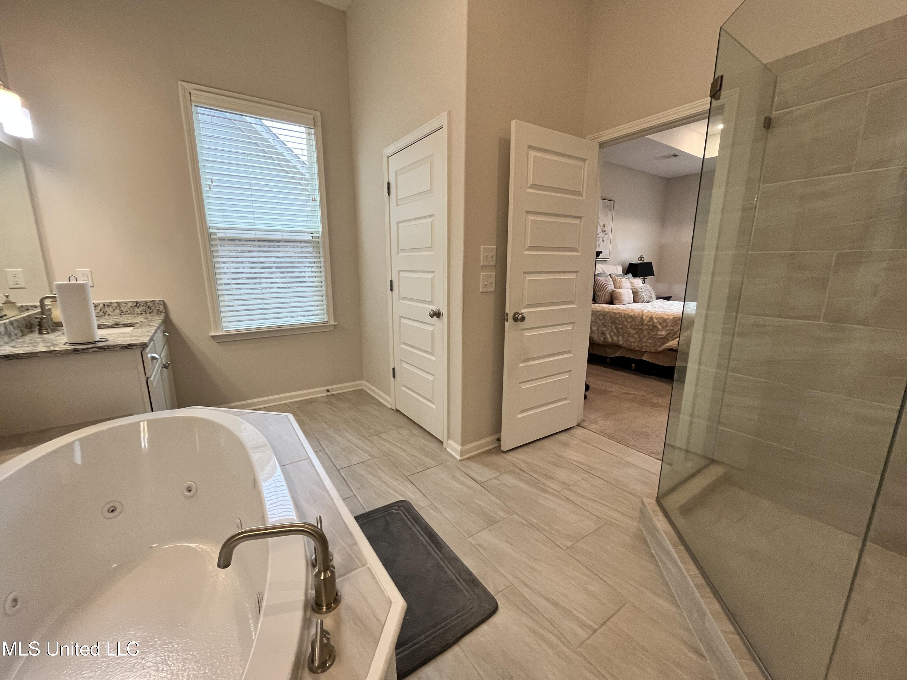 7276 Edgewater Drive Olive Branch, MS 38654 - Photo 26 of 41 20260121_195231941_iOS