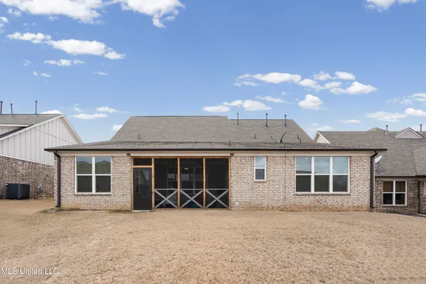 $399,900 | 7276 Edgewater Drive, Olive Branch, MS 38654