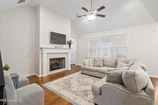 $399,900 | 7276 Edgewater Drive, Olive Branch, MS 38654