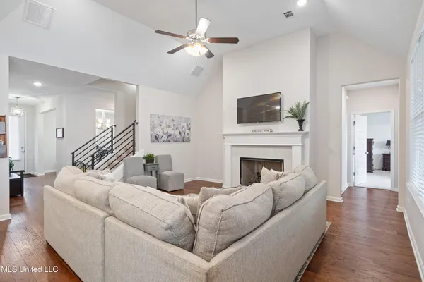 $399,900 | 7276 Edgewater Drive, Olive Branch, MS 38654