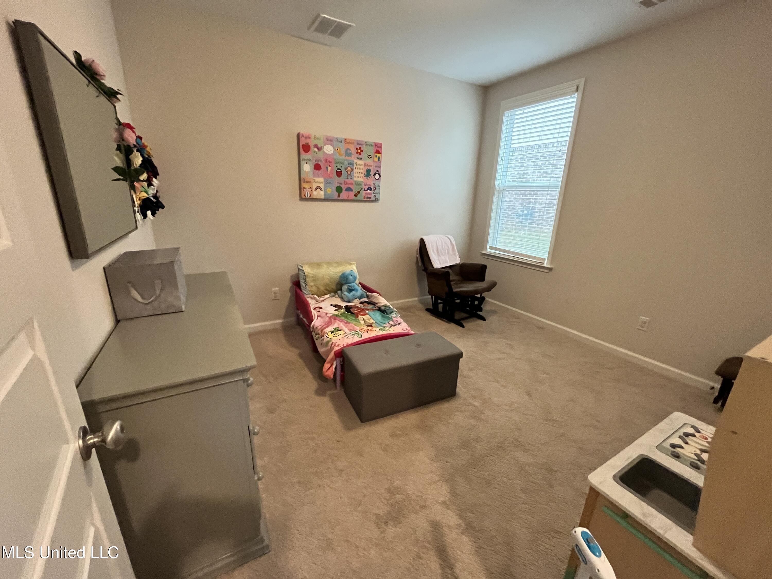 7276 Edgewater Drive Olive Branch, MS 38654 - Photo 10 of 41 20260121_193831822_iOS