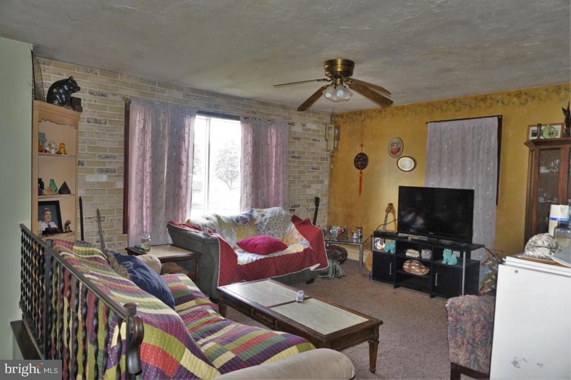 806 Kochenderfer Road Lebanon, PA 17046 - Photo 3 of 11 Gallery Image 3