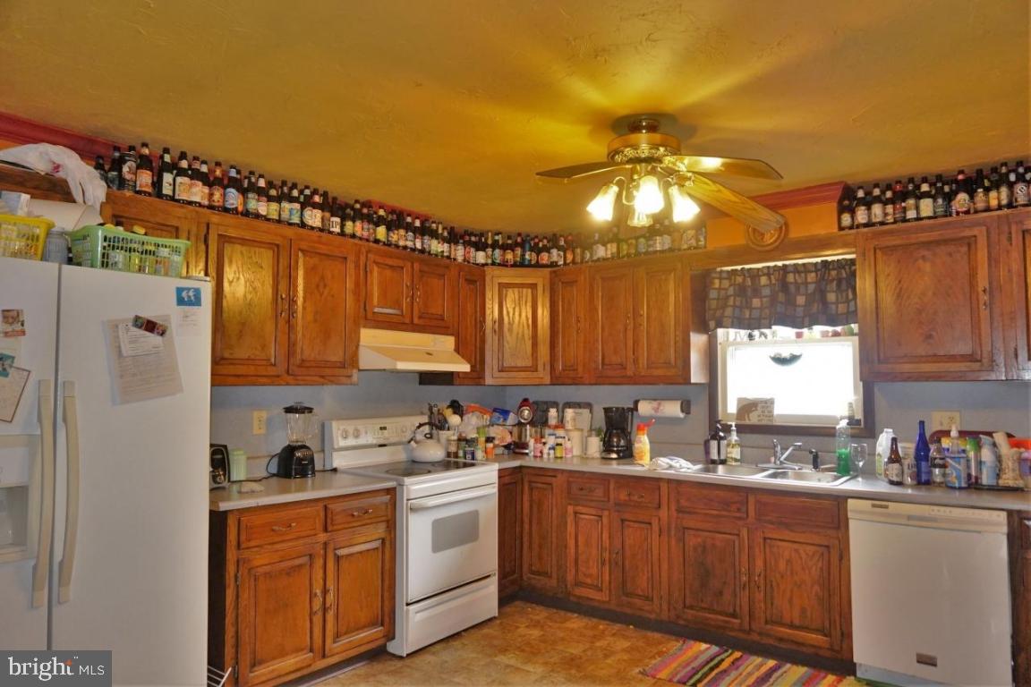 806 Kochenderfer Road Lebanon, PA 17046 - Photo 5 of 11 Gallery Image 5