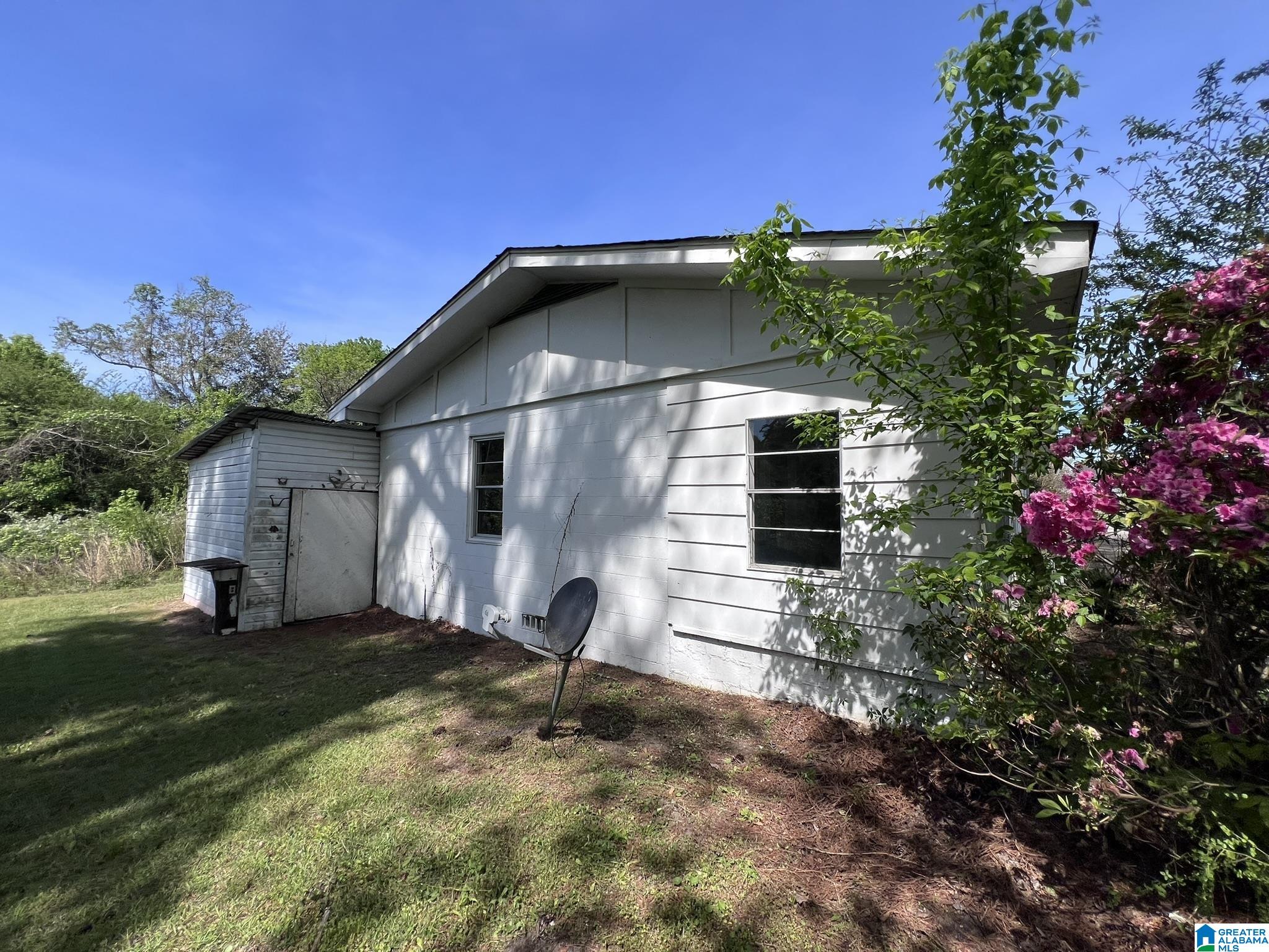 705 Ellison Avenue Clanton, AL 35045 - Photo 2 of 14
