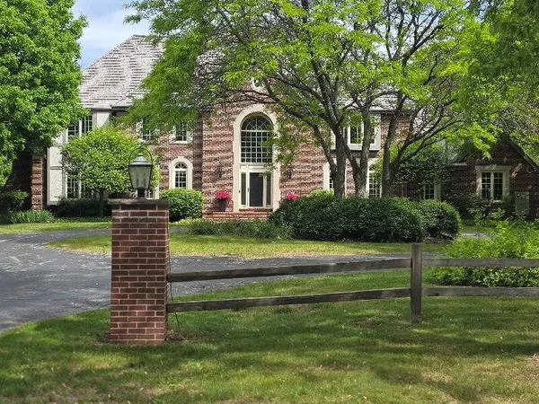 $2,695,000 | 2146 West Columbia Court, Mequon, WI 53092