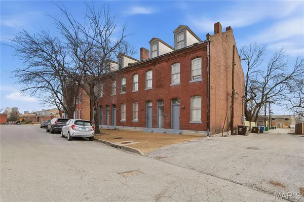 $1,175,000 | 2608 South 11th Street, St. Louis, MO 63118