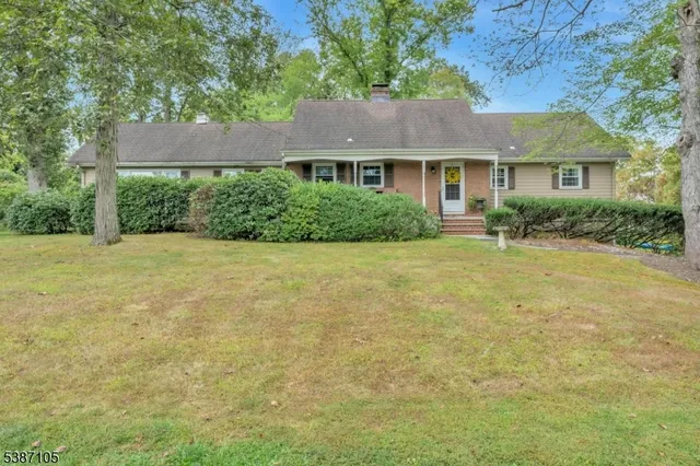 a view of a house with a yard and plants