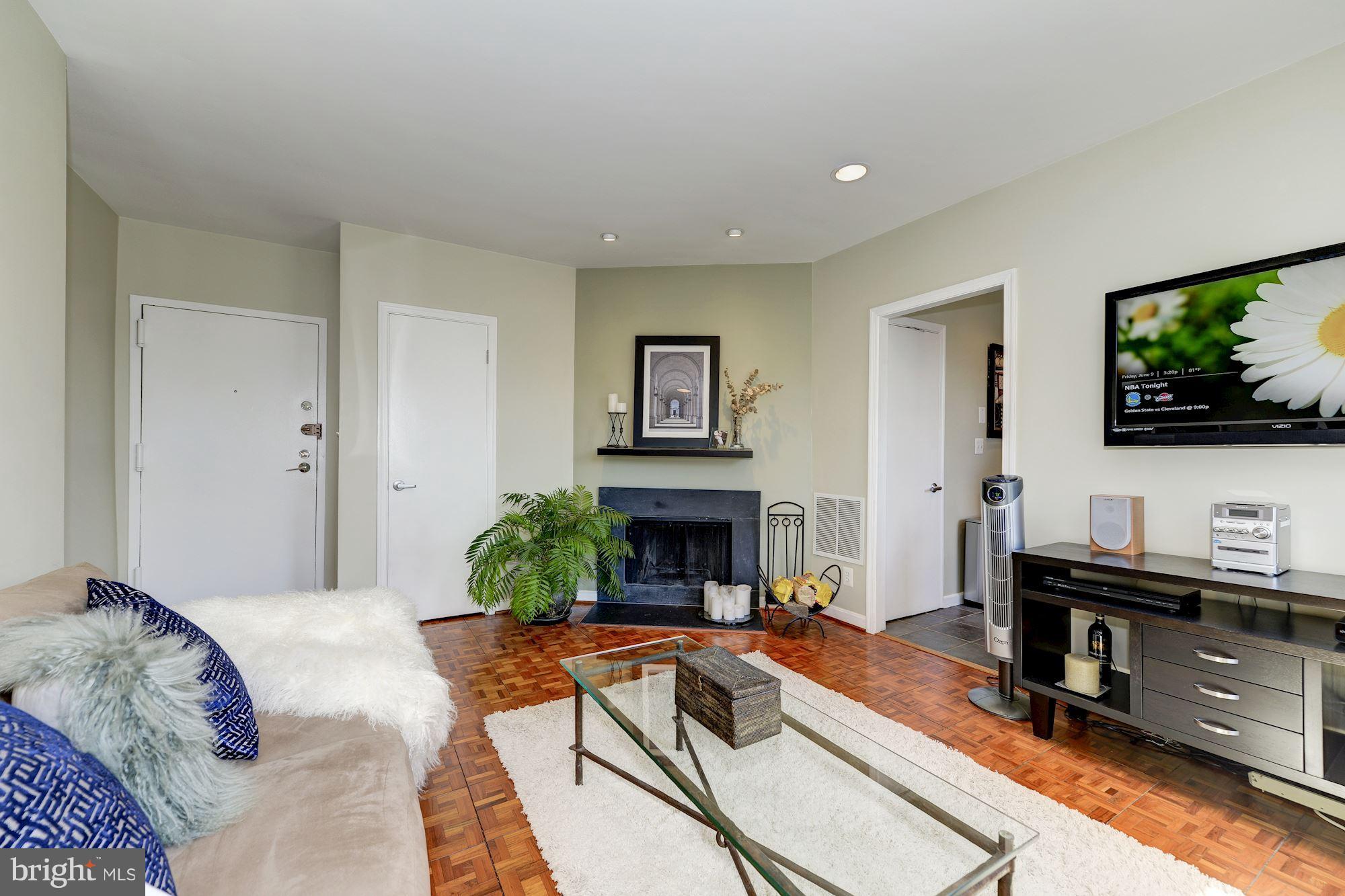 2001 16th Street Northwest, Unit 307 Washington, DC 20009 - Photo 4 of 11 Living Room