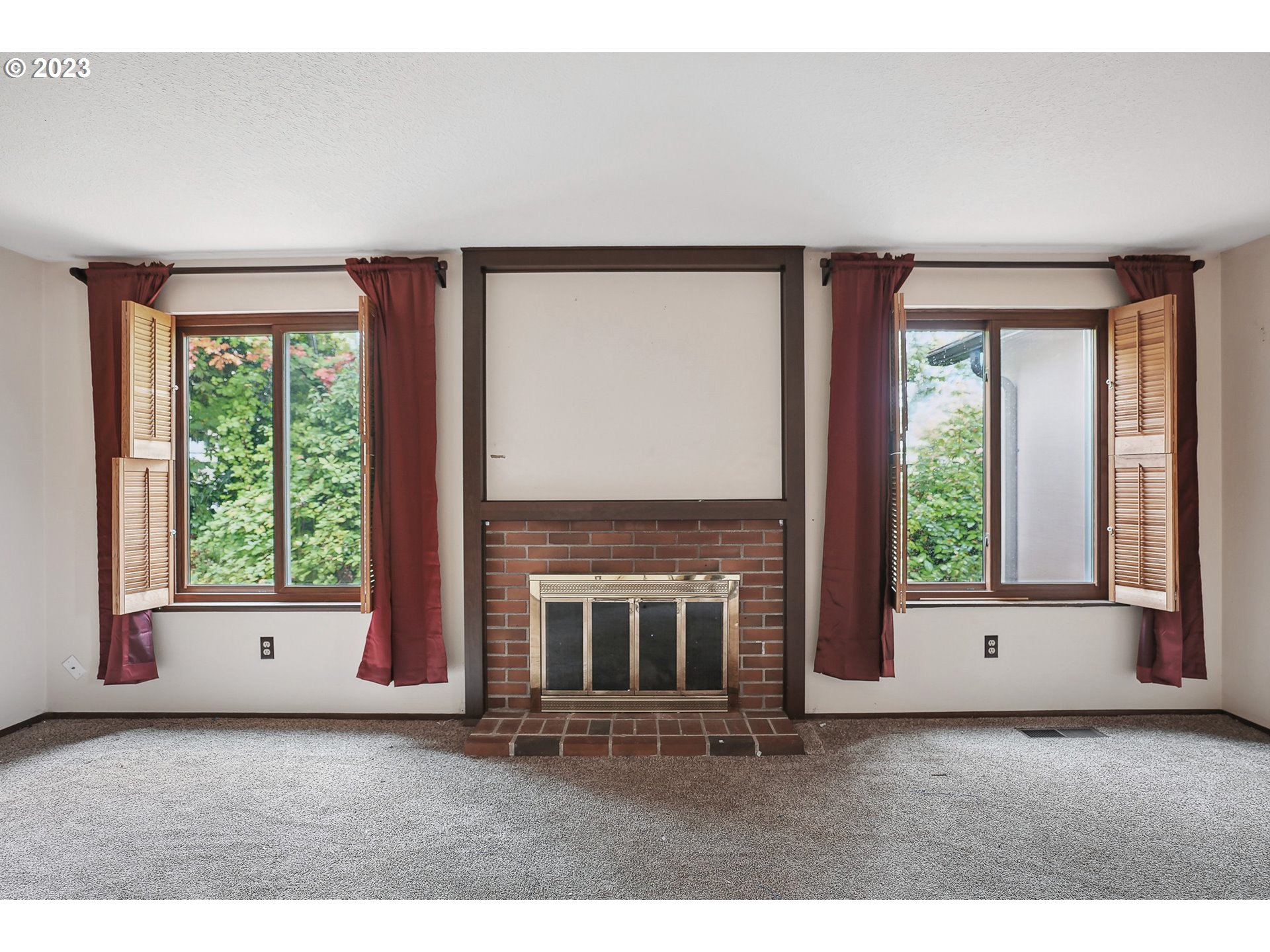 2295 Northeast Juniper Avenue Gresham, OR 97030 - Photo 4 of 25 an empty room with windows and fireplace