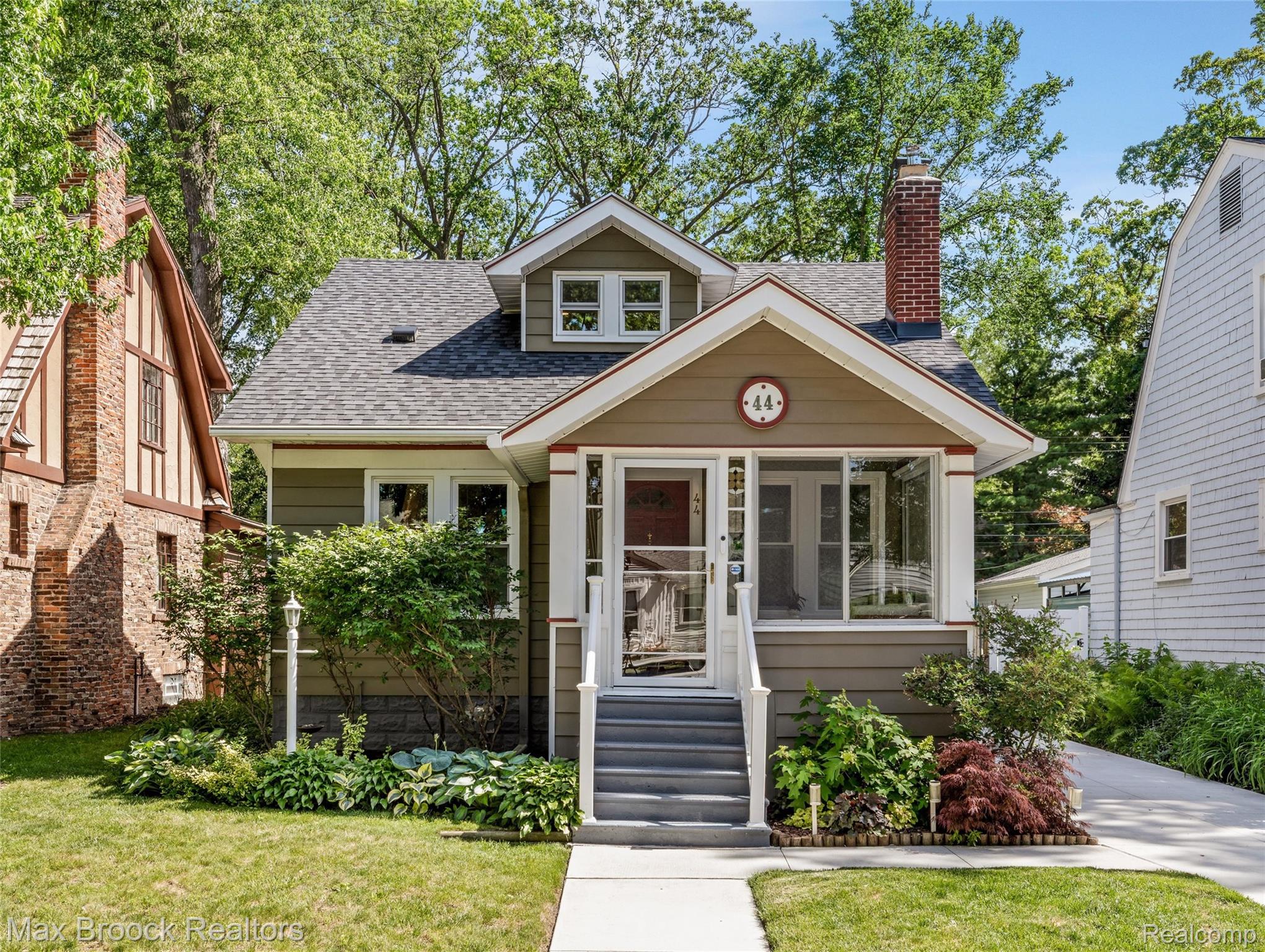 44 Kensington Boulevard Pleasant Ridge, MI 48069 - Photo 1 of 45 44 Kensington Boulevard
