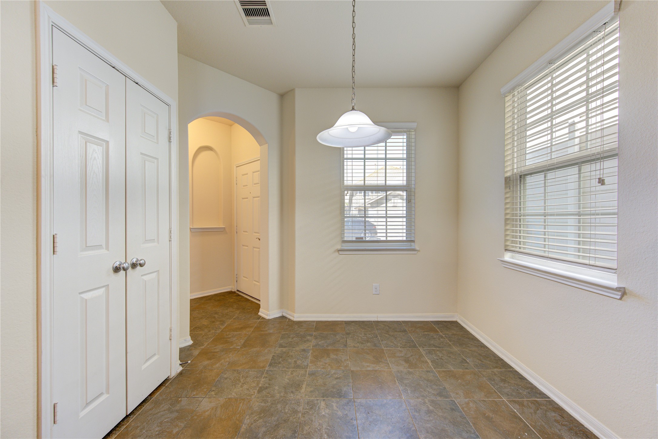 6518 Wilshire Ridge Houston, TX 77040 - Photo 11 of 30 Breakfast Area.