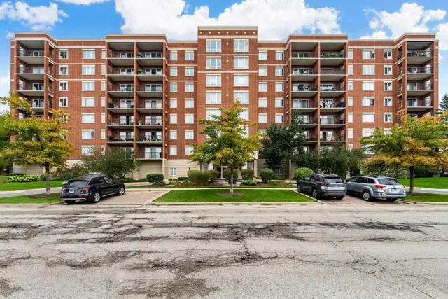 $239,000 | 5555 North Cumberland Avenue, Unit 509, Chicago, IL 60656