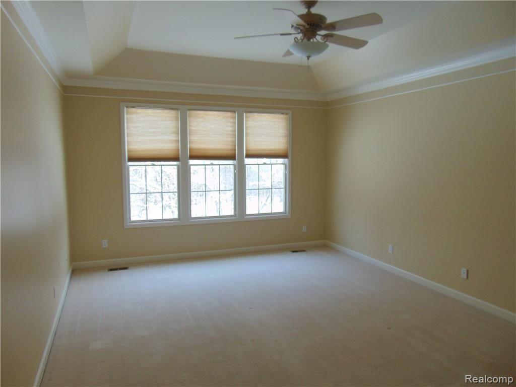 5835 Stonehaven Boulevard Rochester, MI 48306 - Photo 16 of 31