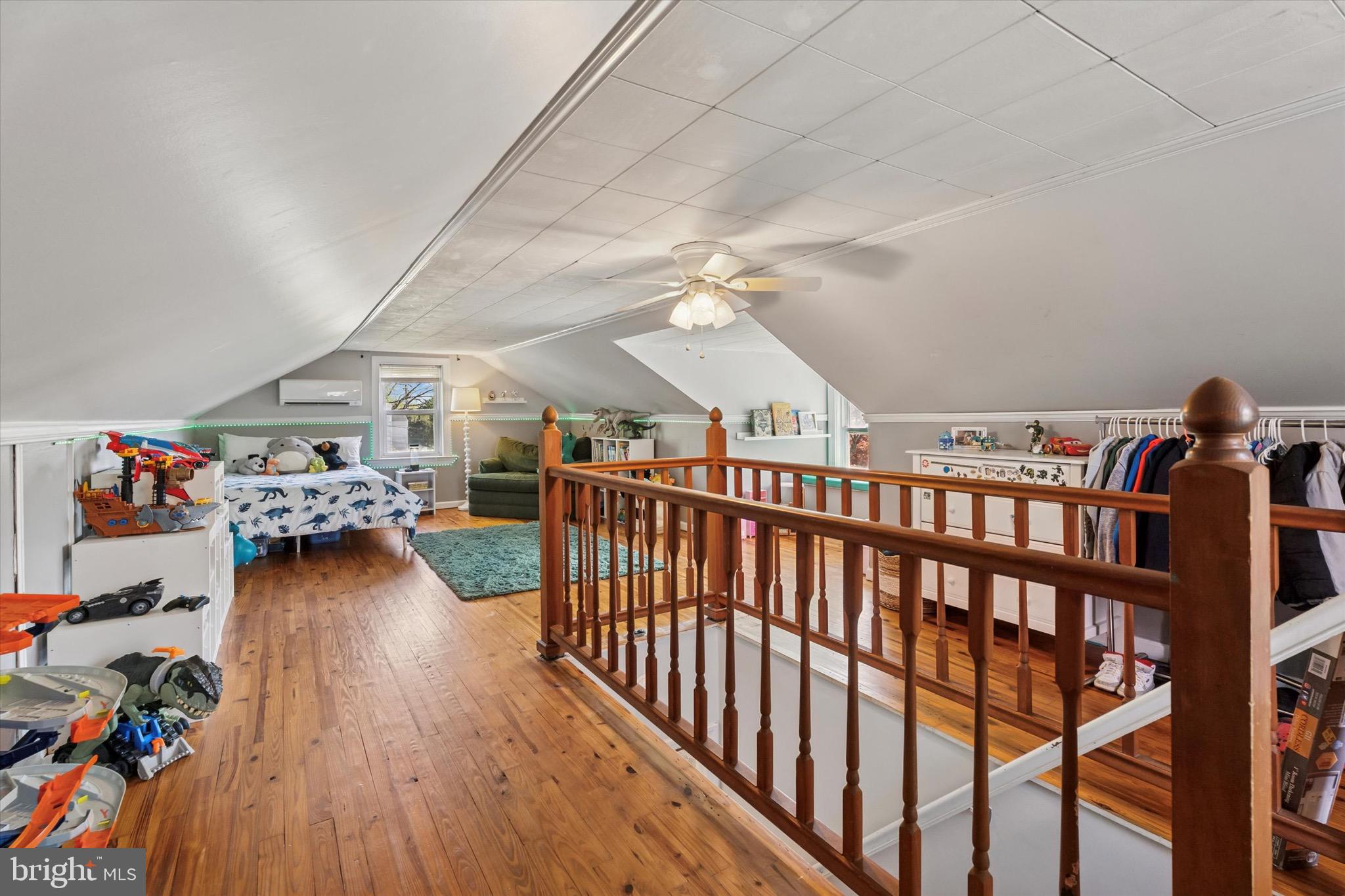 134-7 East 7 Stars Road Phoenixville, PA 19460 - Photo 14 of 25 a view of livingroom with furniture and wooden floor